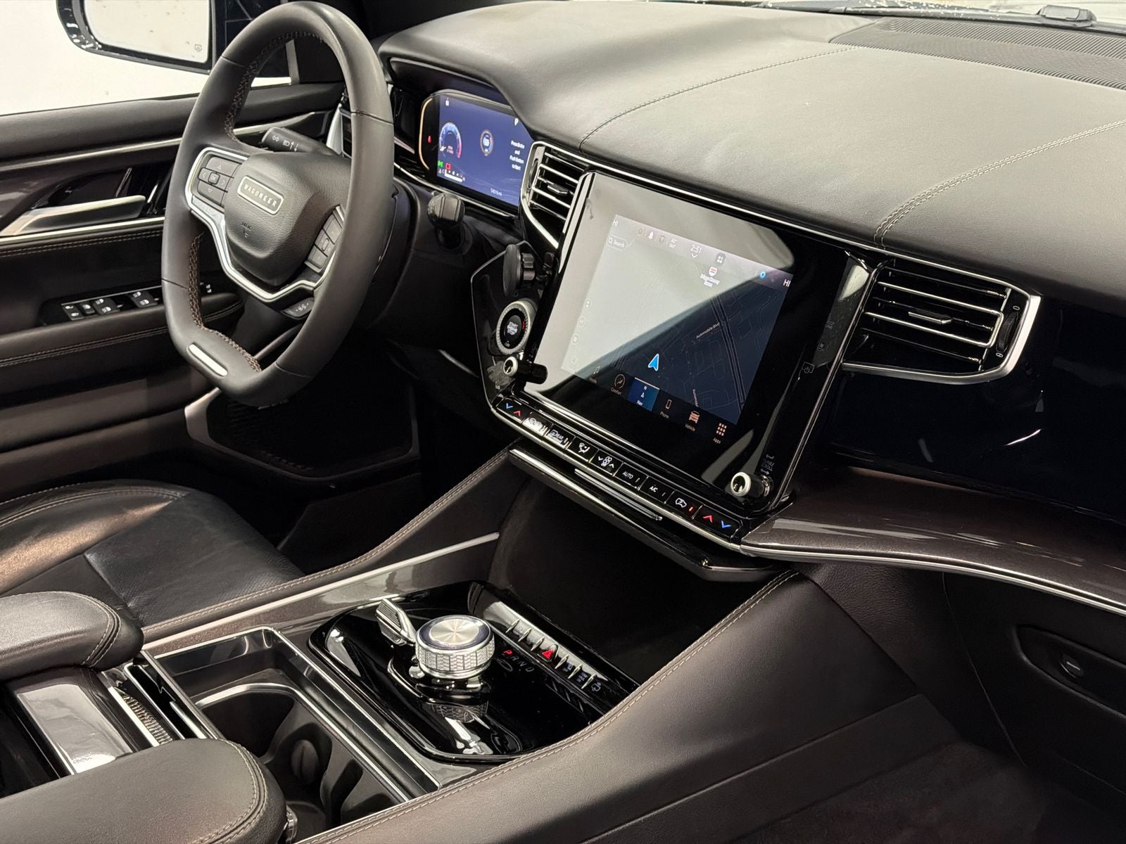 2023 Jeep Wagoneer Base
