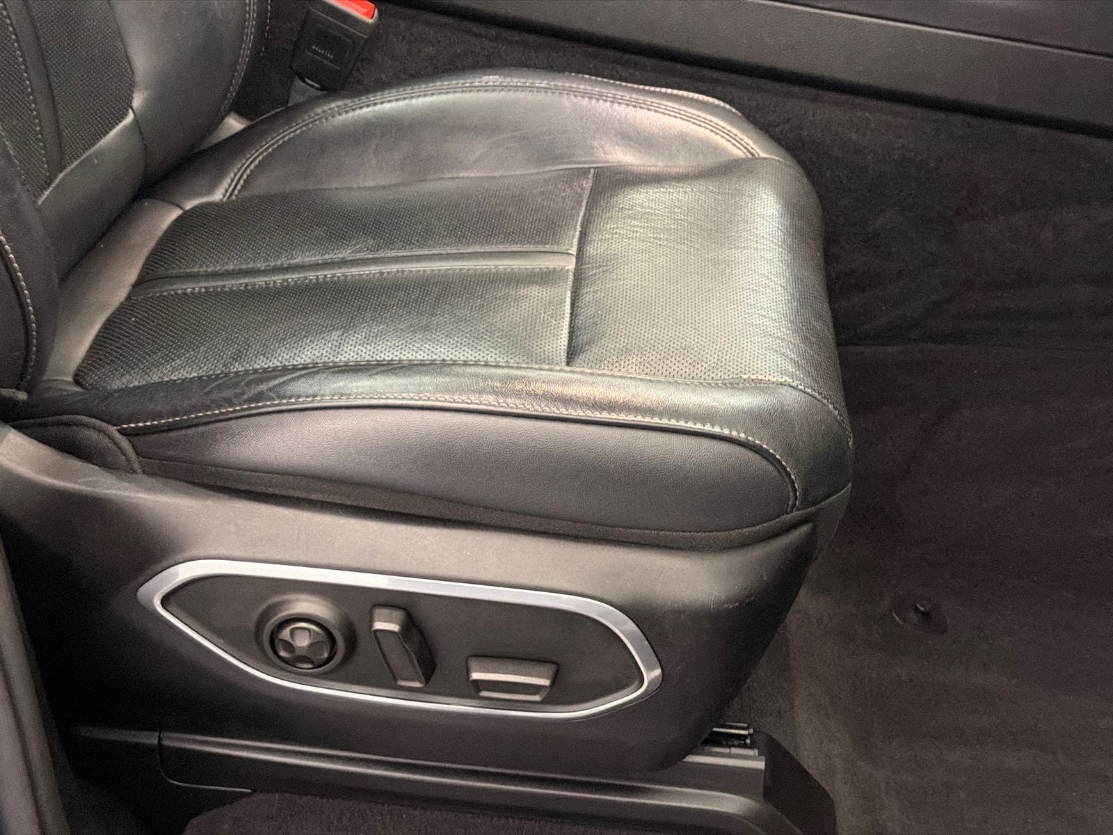 2023 Jeep Wagoneer Base