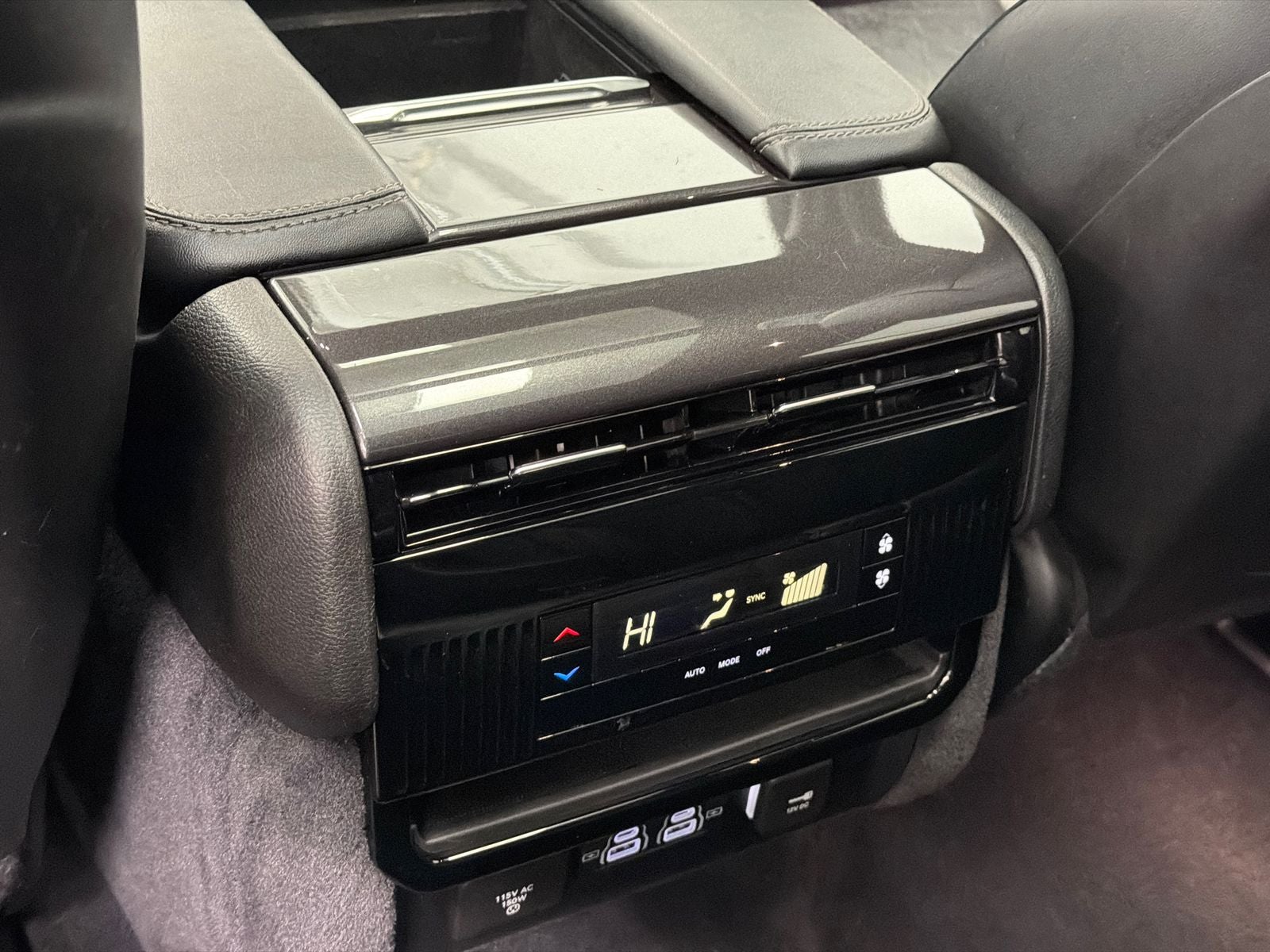 2023 Jeep Wagoneer Base