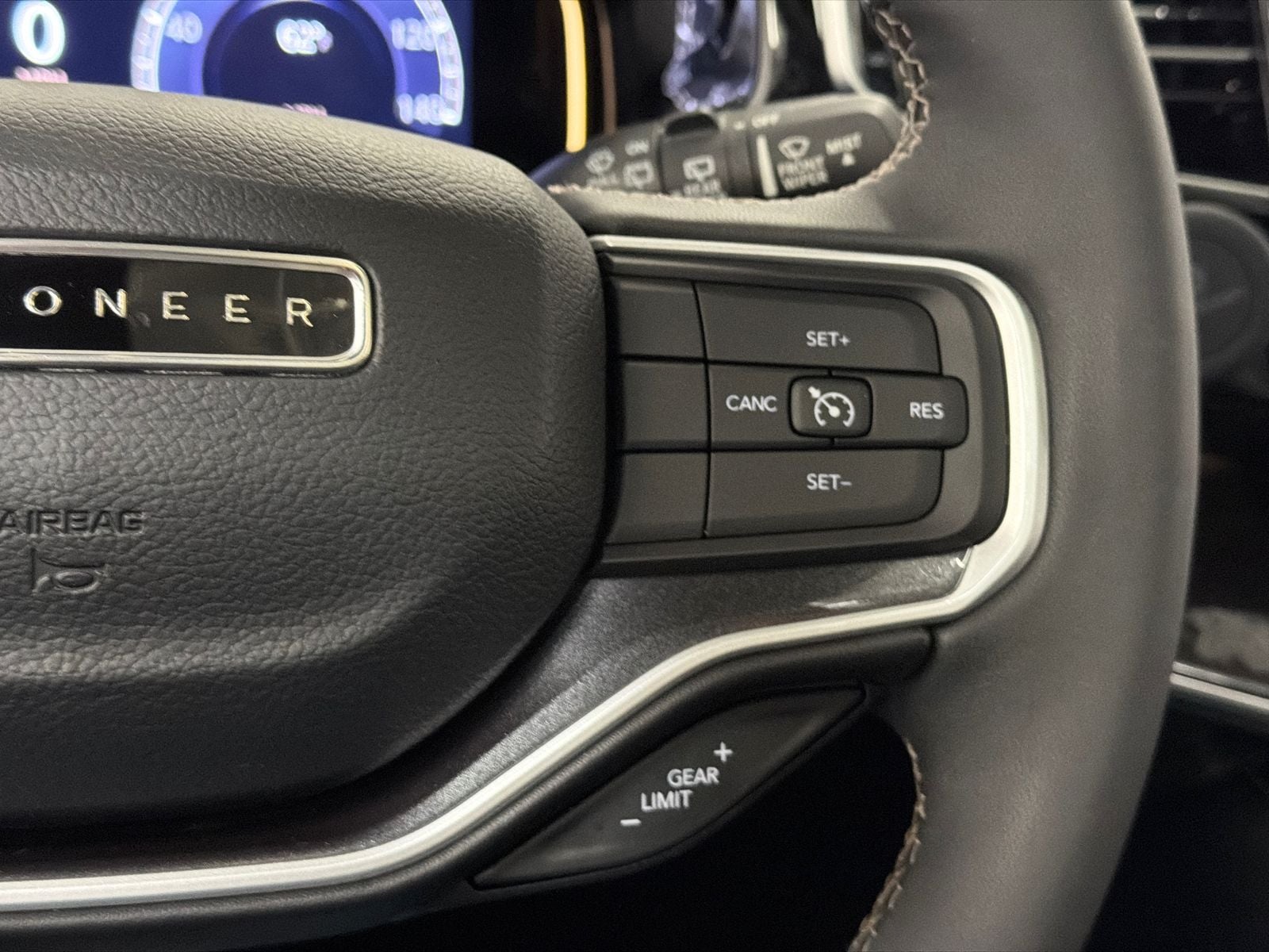 2023 Jeep Wagoneer Base