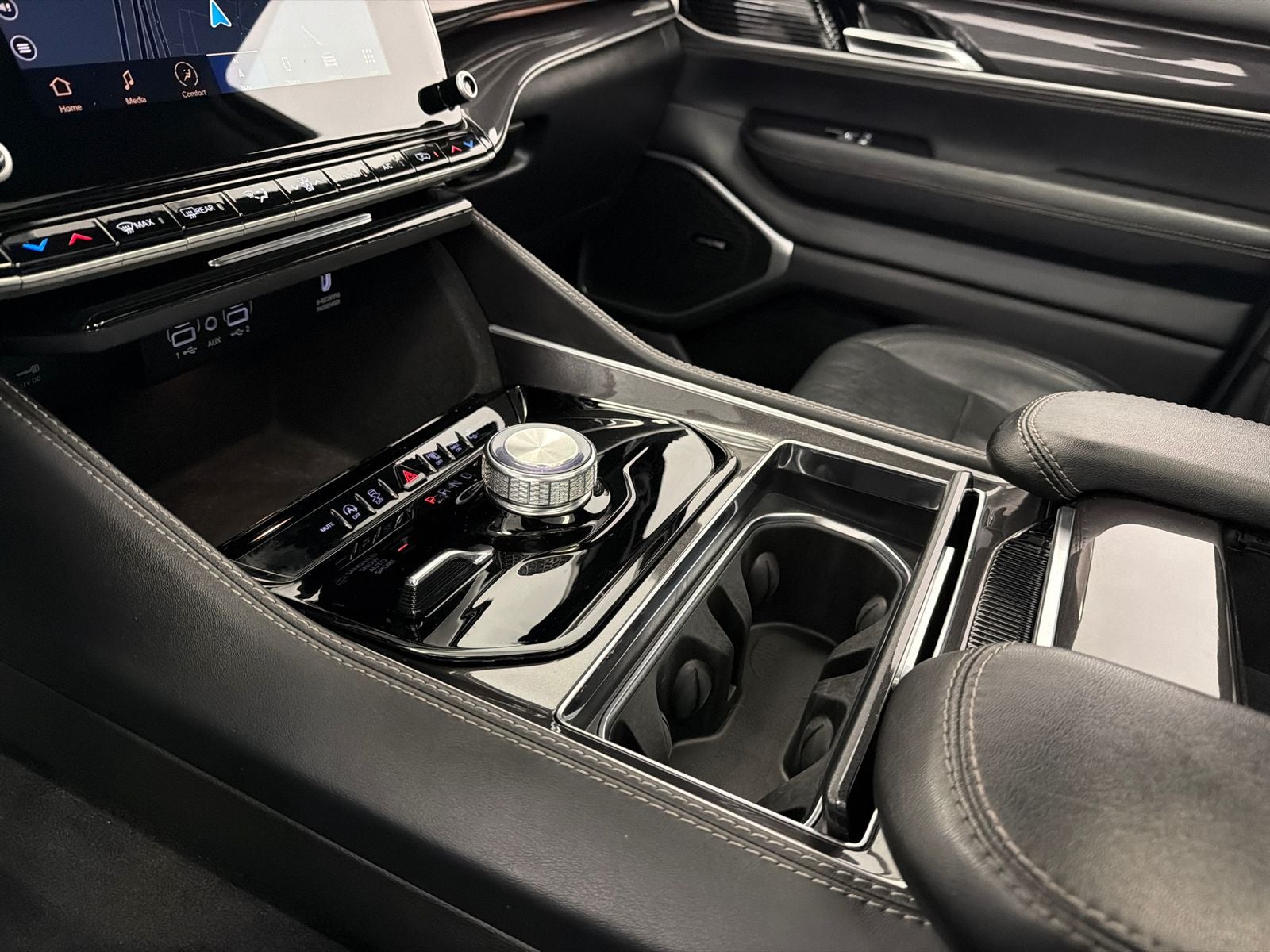 2023 Jeep Wagoneer Base