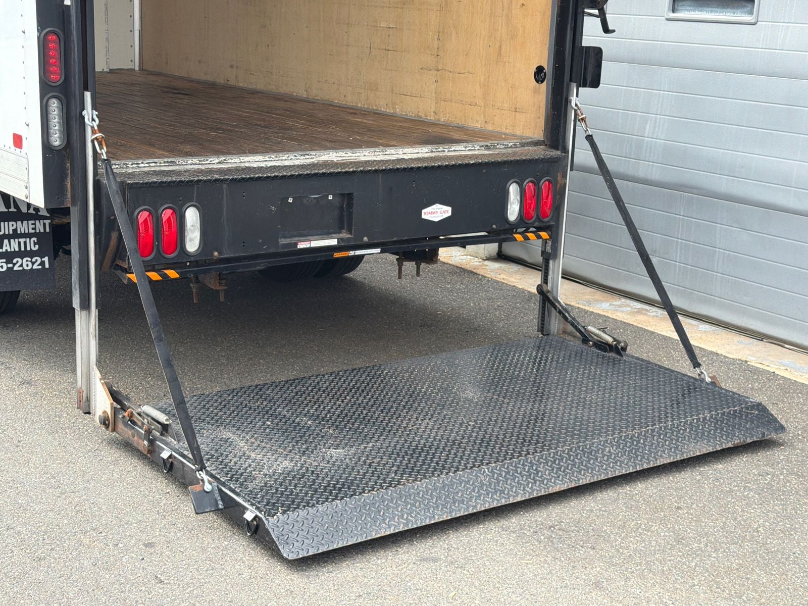 2023 Ford E-350SD Base Cutaway