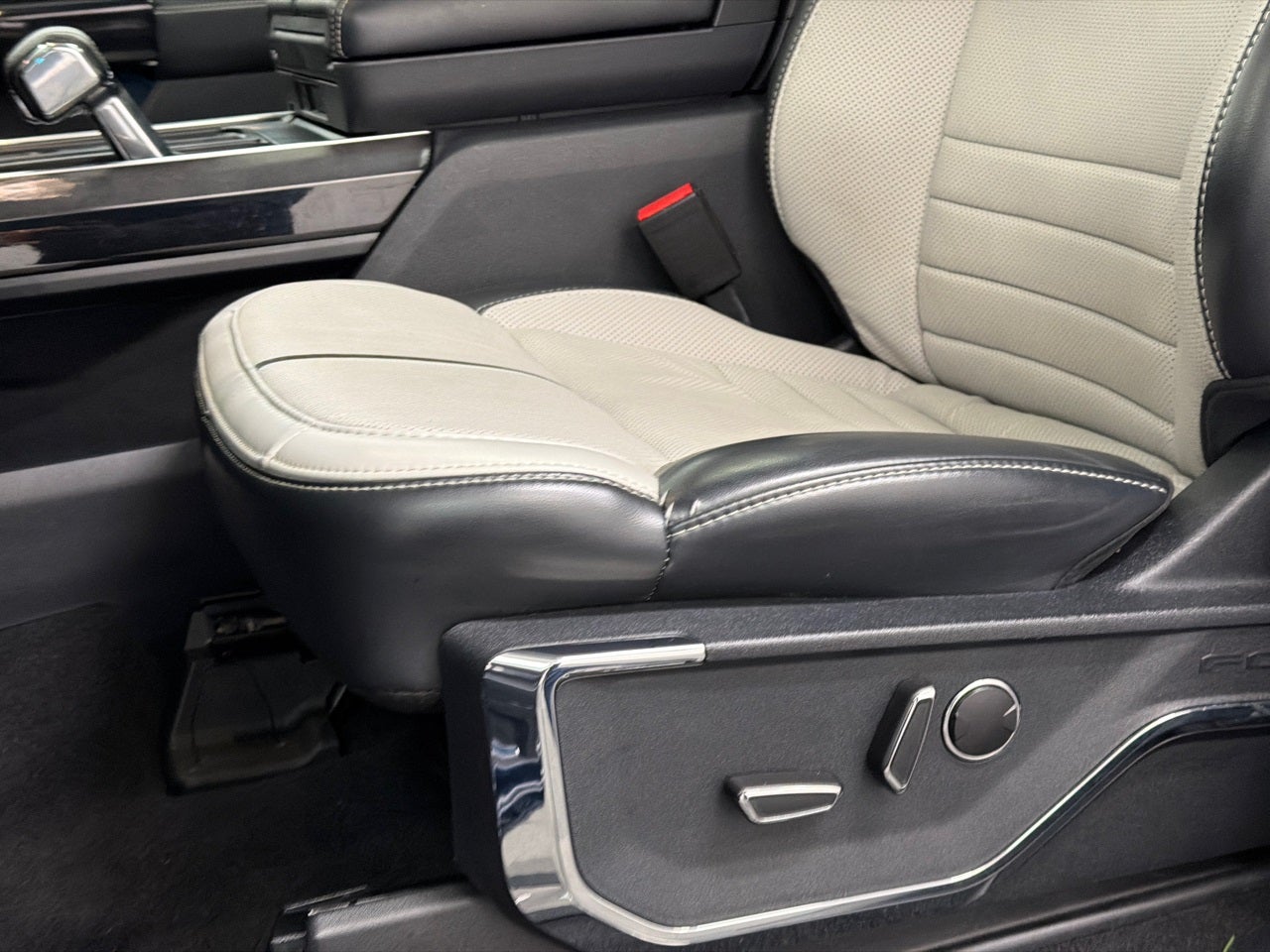 2023 Ford F-150 Lightning Platinum