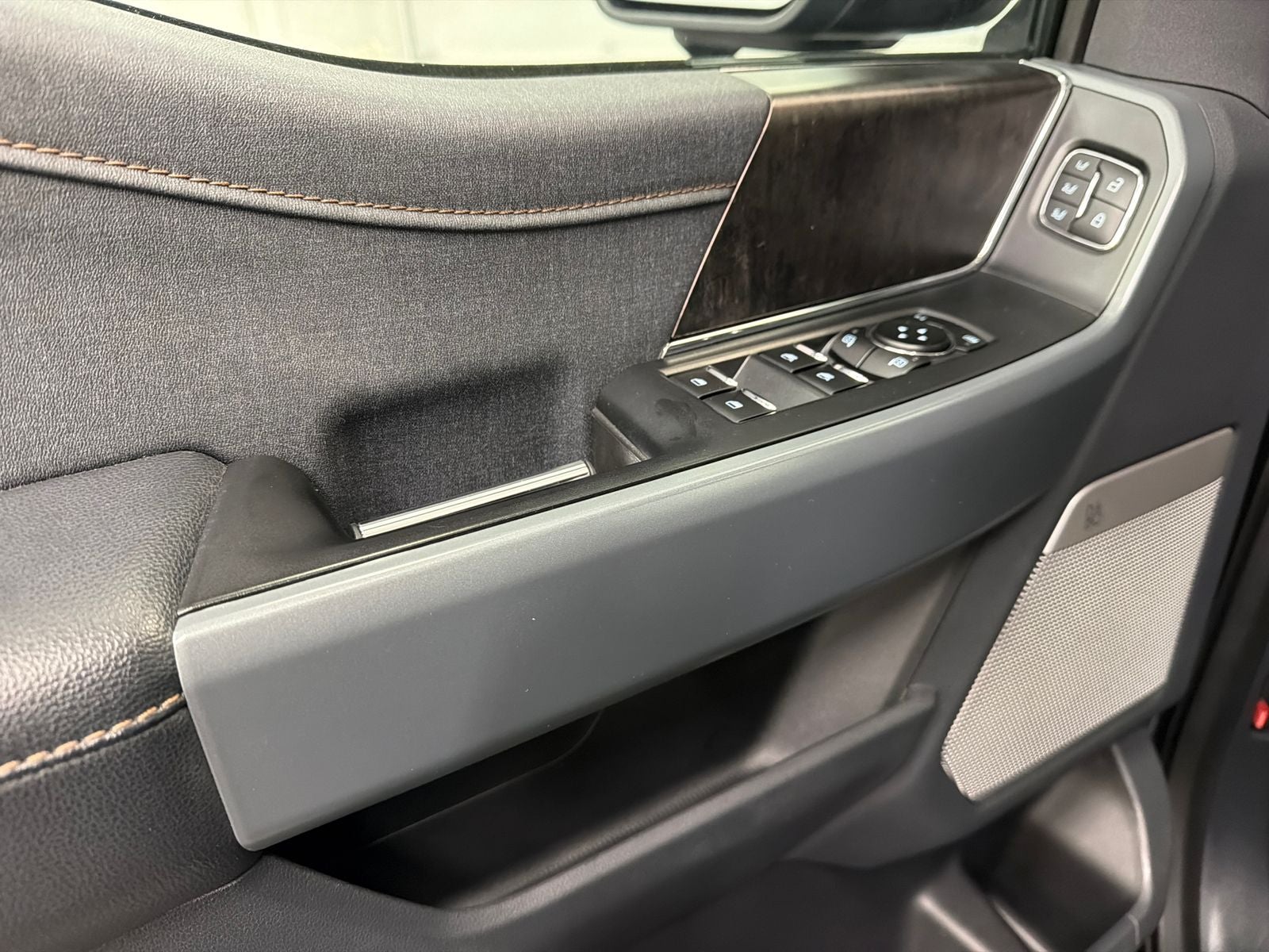 2023 Ford F-150 Lightning Lariat