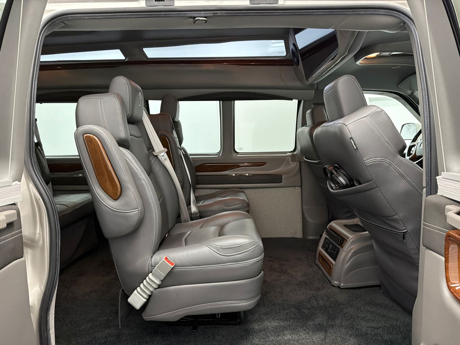 2021 Chevrolet Express 2500 LS Passenger