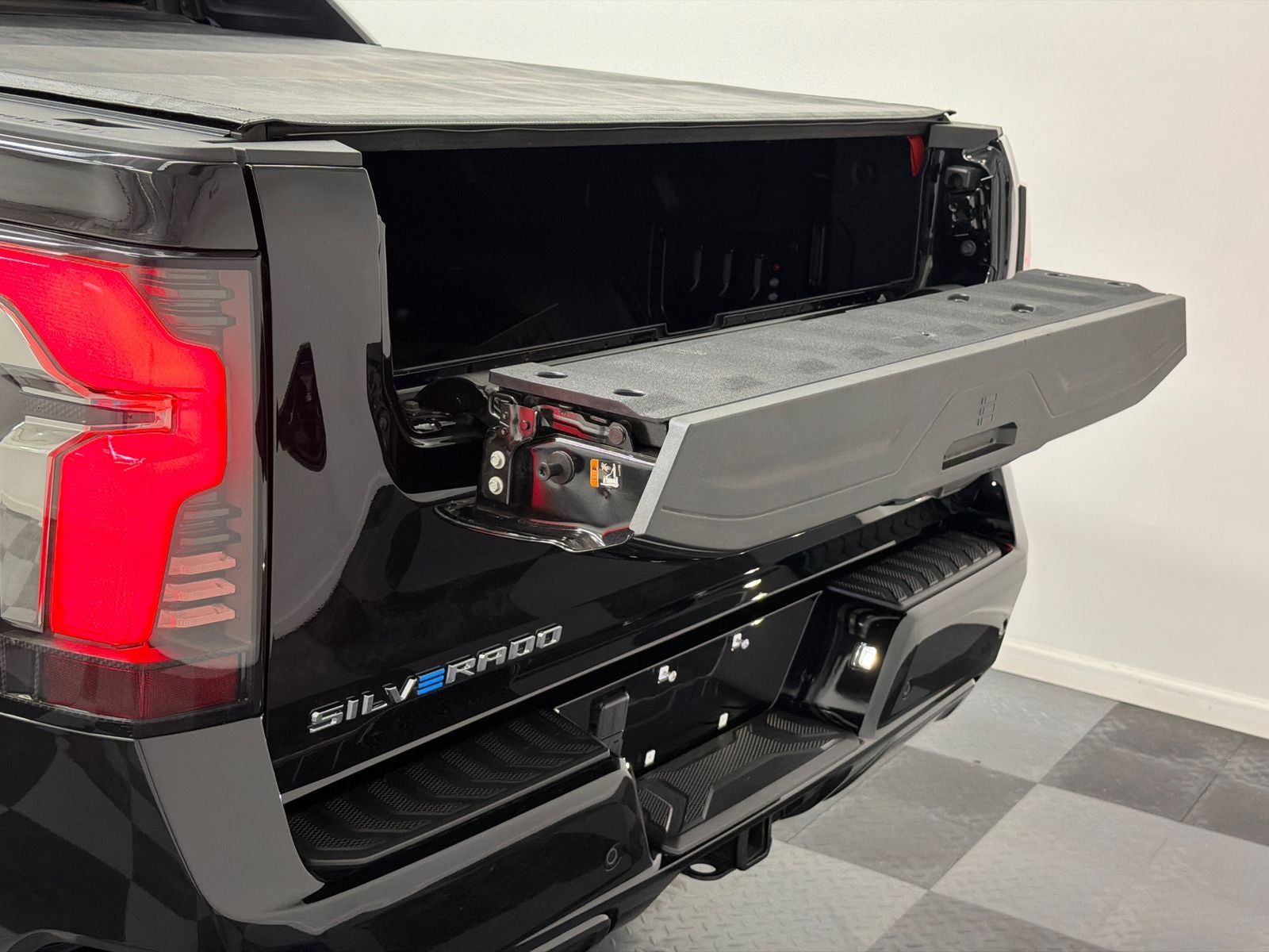 2025 Chevrolet Silverado EV RST