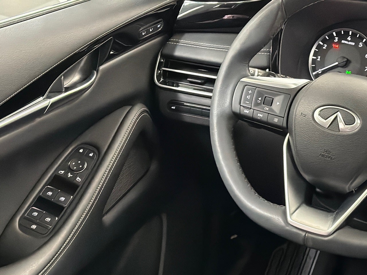 2023 INFINITI QX60 PURE