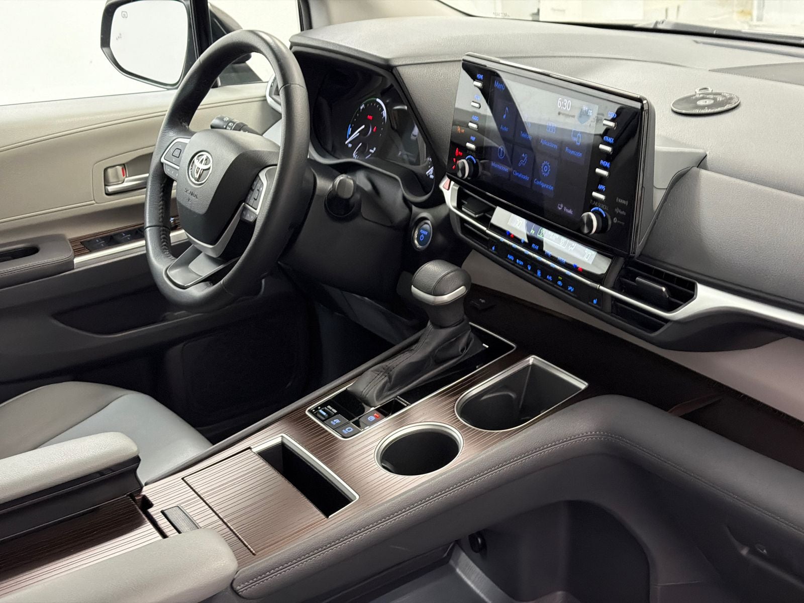 2023 Toyota Sienna XLE 8 Passenger