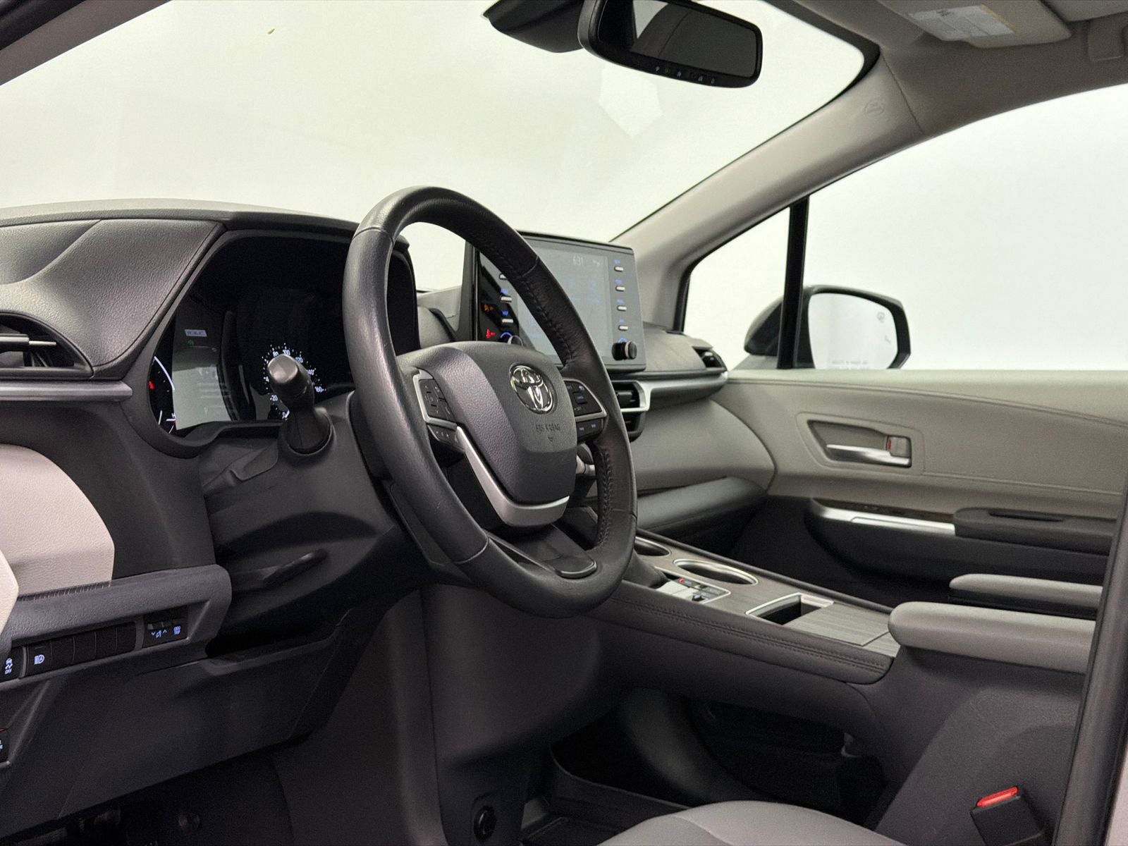 2023 Toyota Sienna XLE 8 Passenger