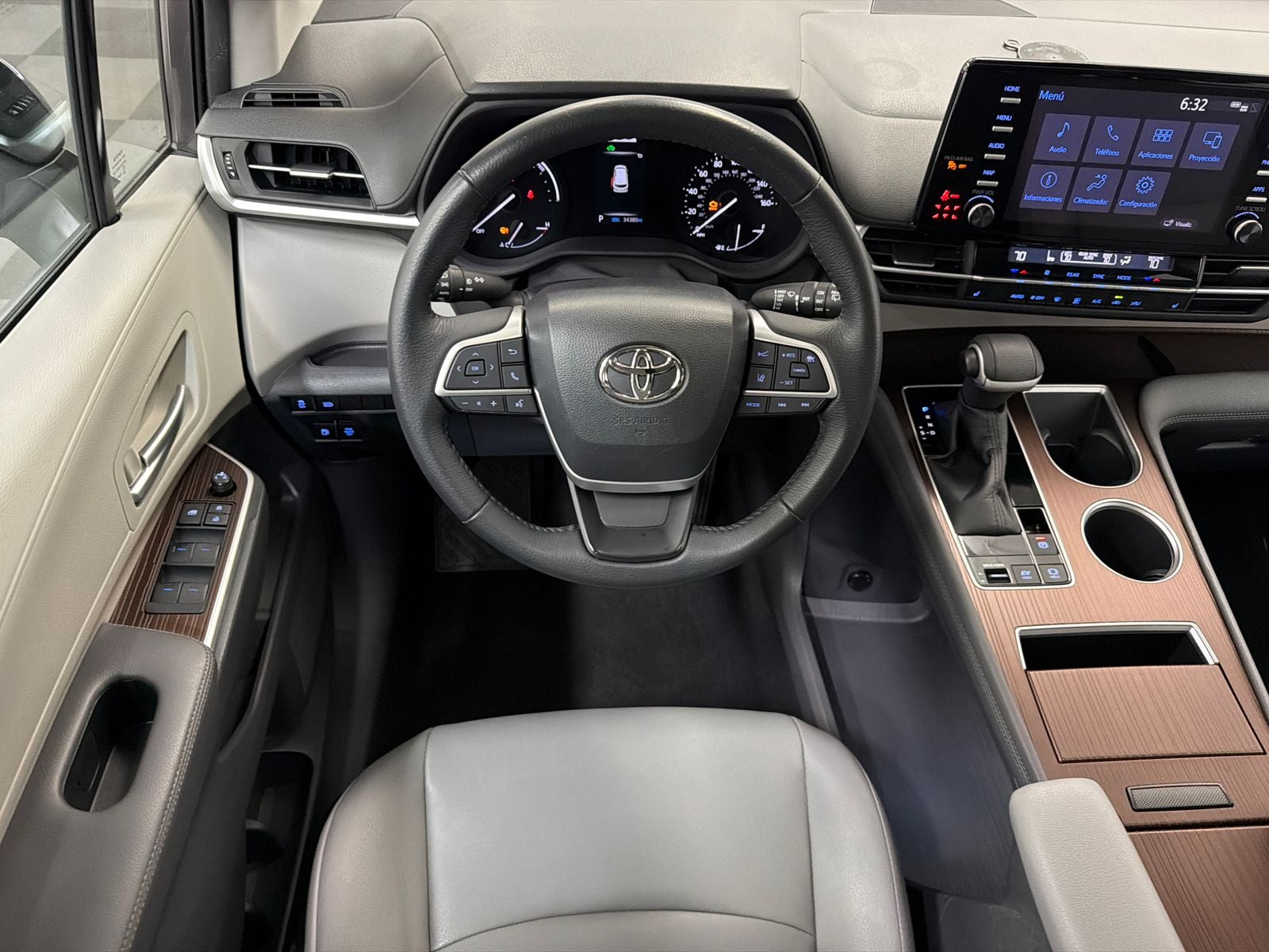 2023 Toyota Sienna XLE 8 Passenger
