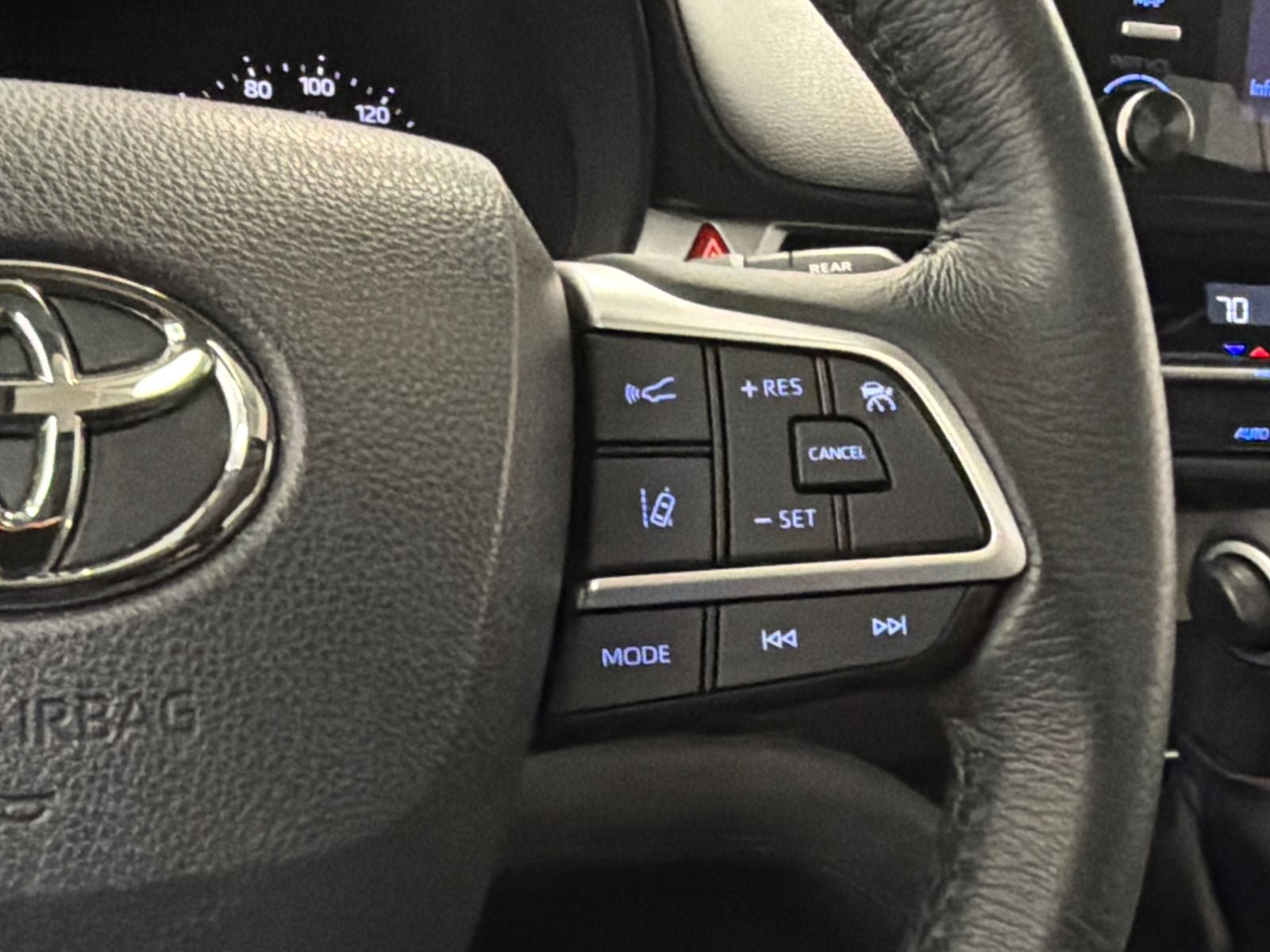 2023 Toyota Sienna XLE 8 Passenger