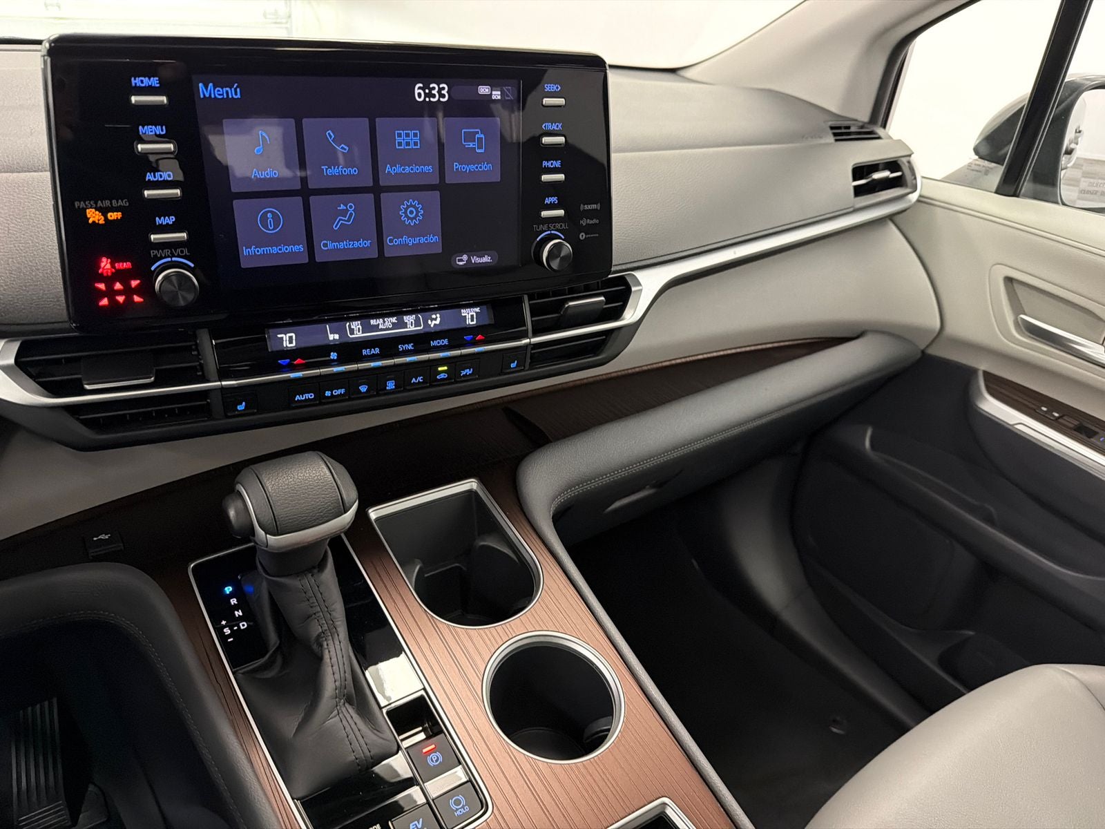 2023 Toyota Sienna XLE 8 Passenger