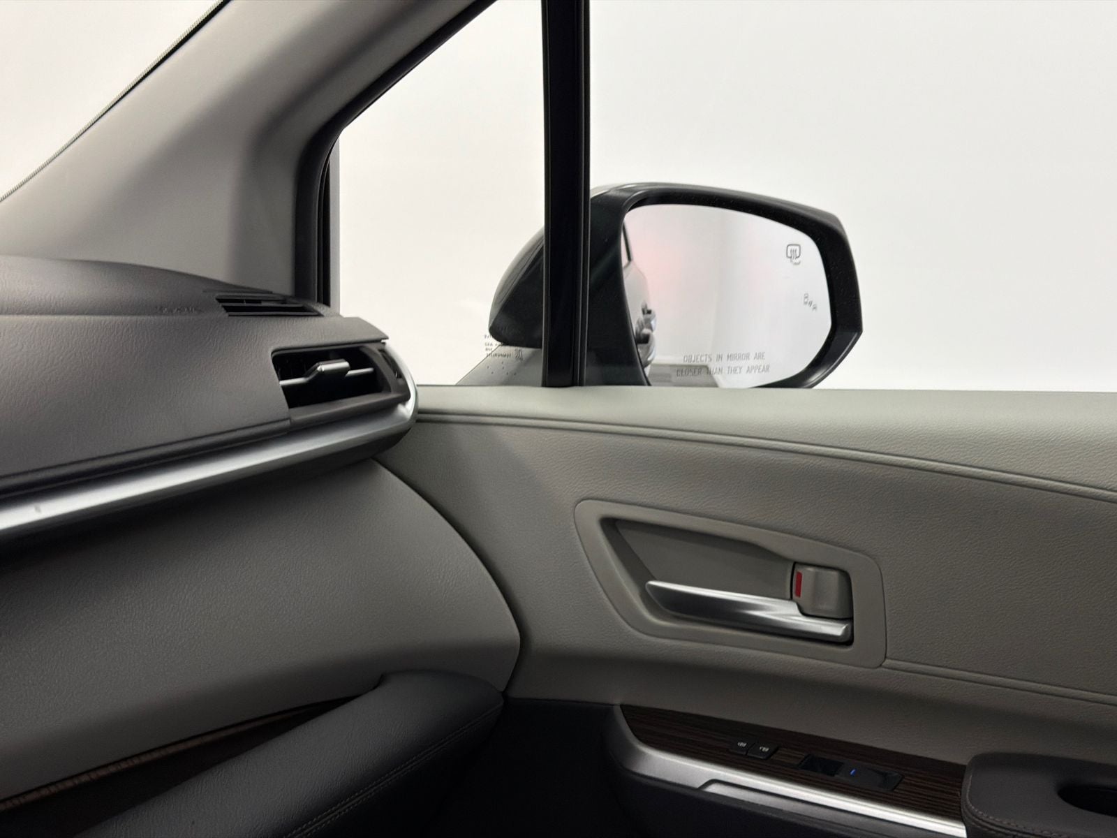 2023 Toyota Sienna XLE 8 Passenger