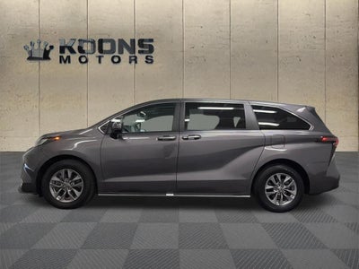 2023 Toyota Sienna XLE 8 Passenger
