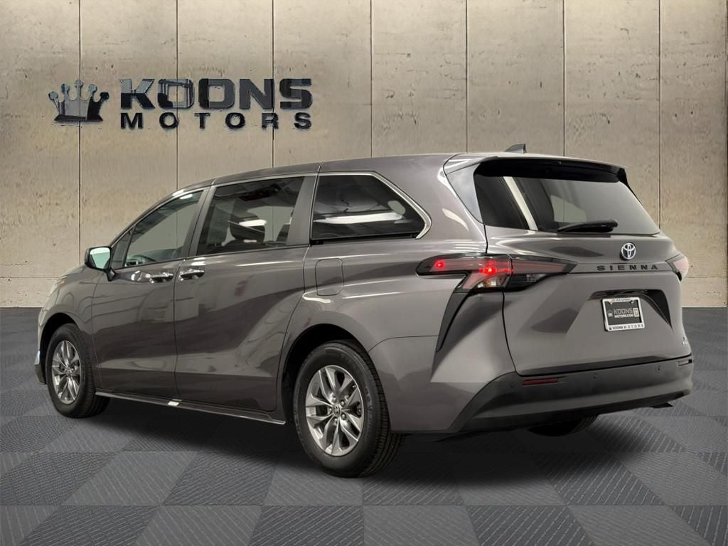 2023 Toyota Sienna XLE 8 Passenger