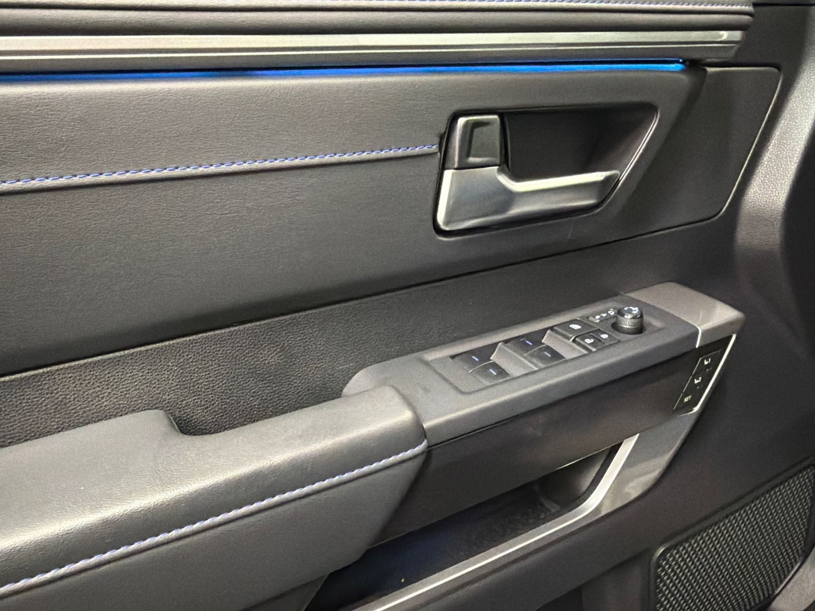 2023 Toyota Tundra Hybrid Platinum