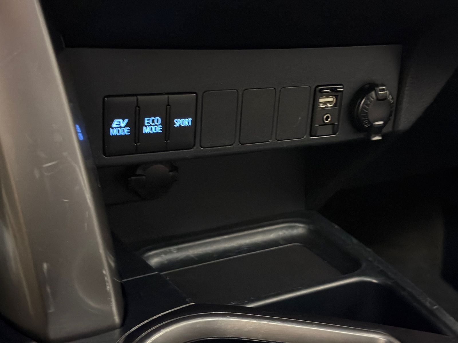 2018 Toyota RAV4 Hybrid XLE