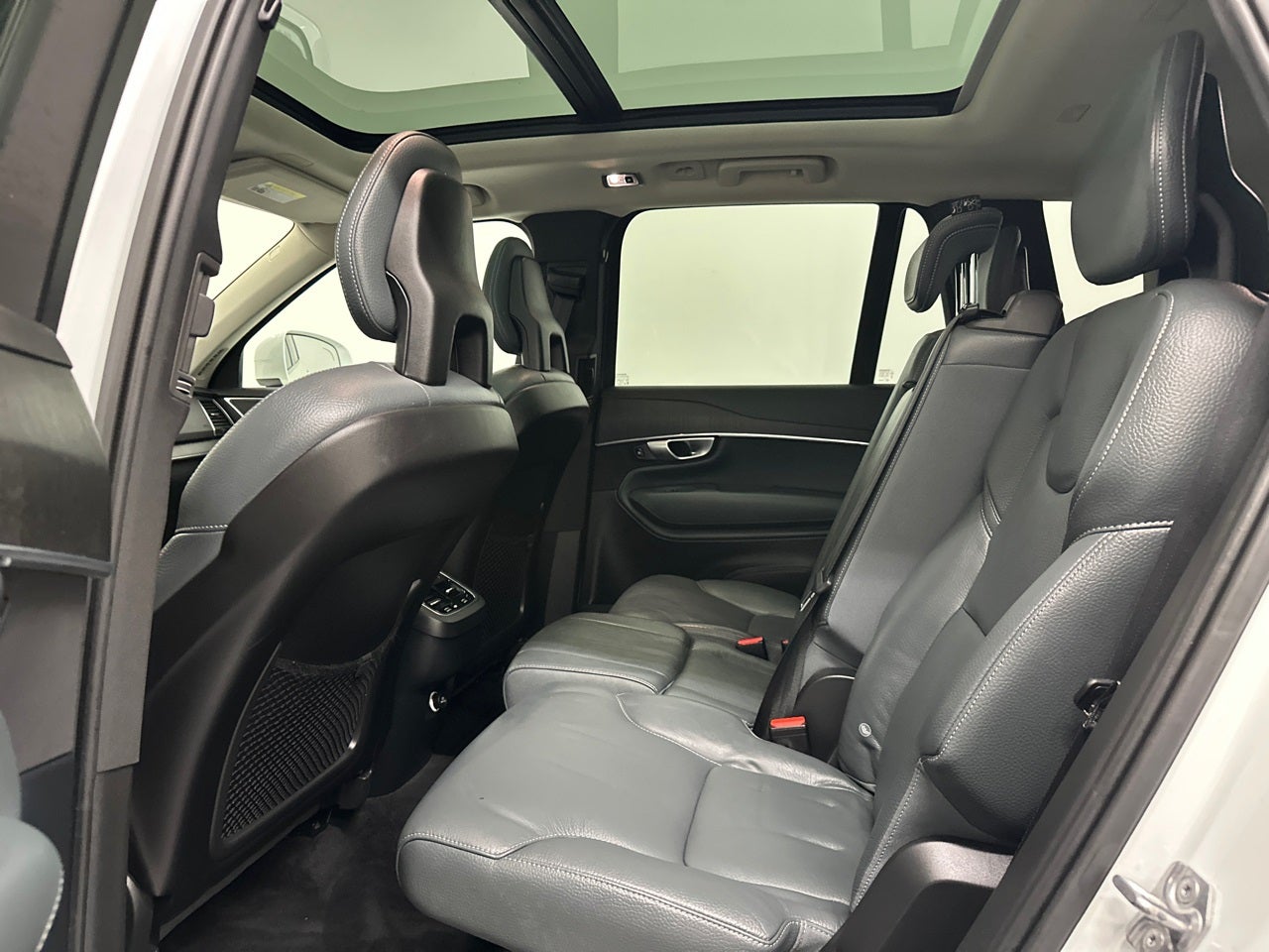 2020 Volvo XC90 T6 Momentum