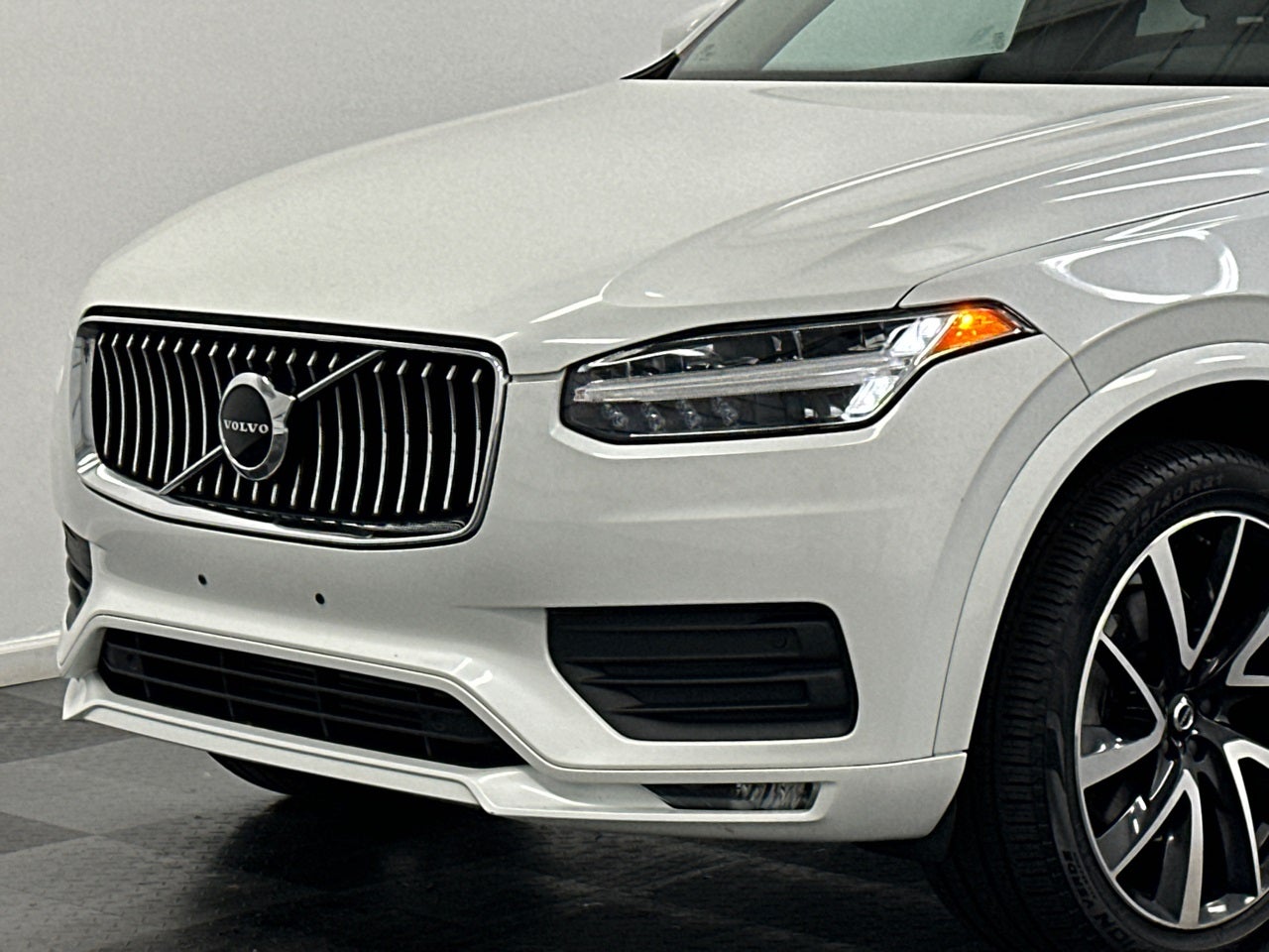 2020 Volvo XC90 T6 Momentum