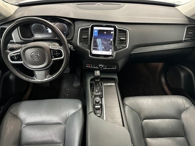 2020 Volvo XC90 T6 Momentum