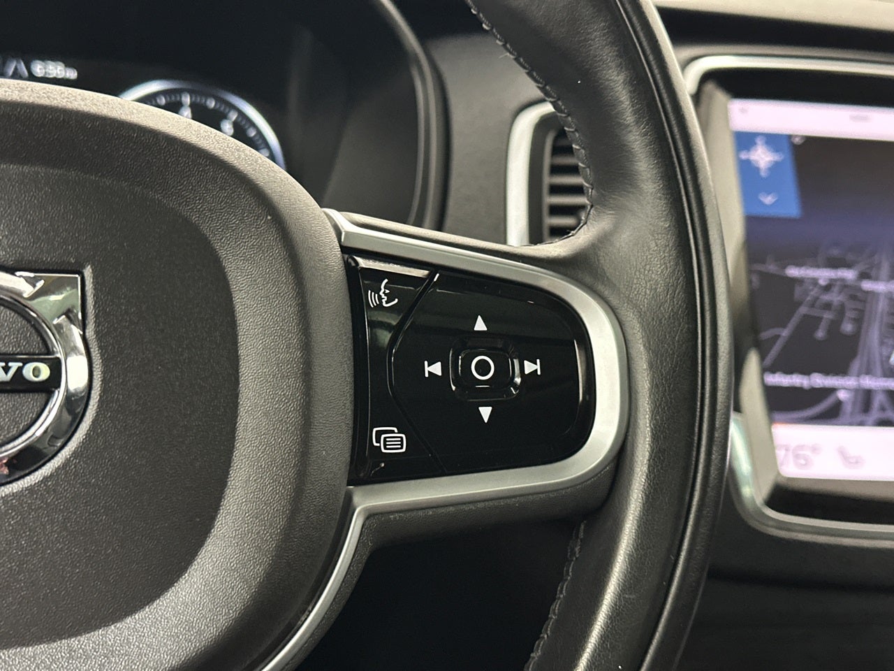 2020 Volvo XC90 T6 Momentum