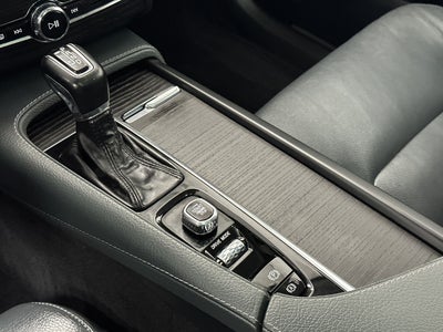 2020 Volvo XC90 T6 Momentum