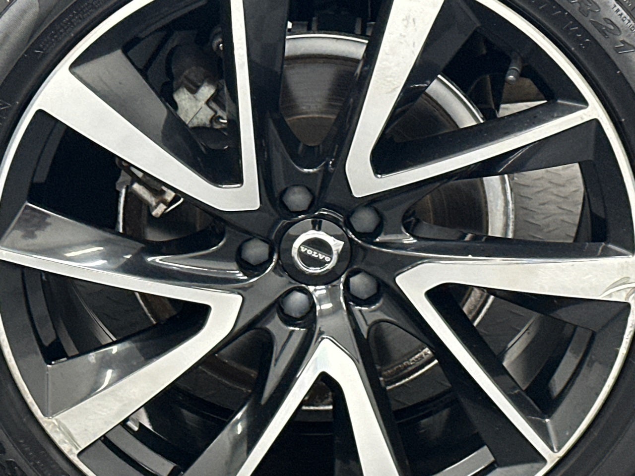 2020 Volvo XC90 T6 Momentum