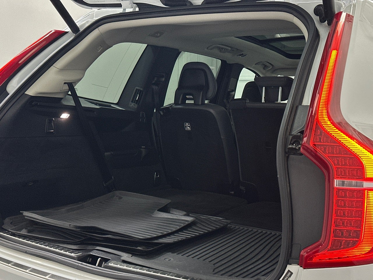 2020 Volvo XC90 T6 Momentum