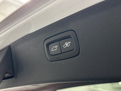 2020 Volvo XC90 T6 Momentum