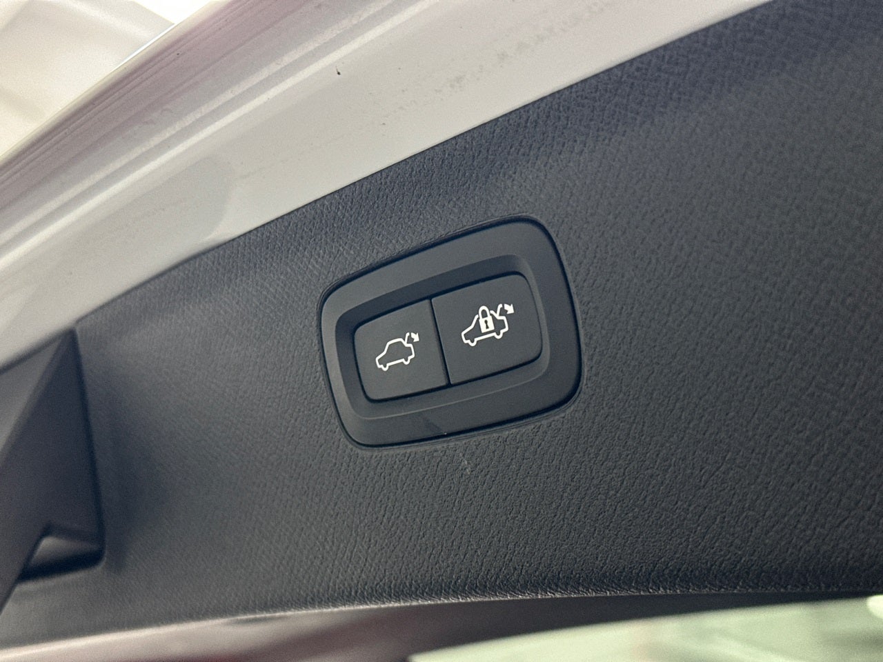 2020 Volvo XC90 T6 Momentum